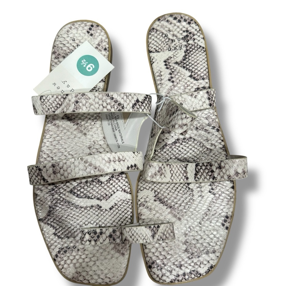 A new day Snakeskin Patterned Sandals 9.5